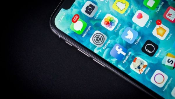 Samsung bị vạ lây vì iPhone X bán chậm