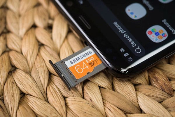 the nho microsd co the tro thanh di vang tu nam 2018? hinh anh 1