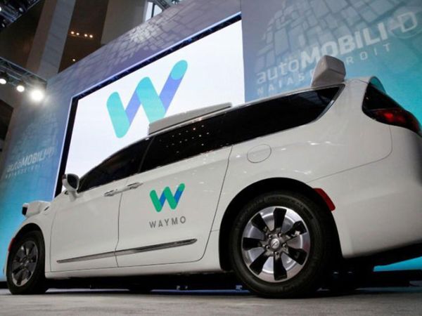Waymo cáo buộc Uber gian lận trong cuộc chạy đua xe tự lái