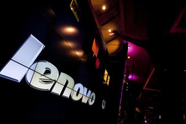 Lenovo sa thải một số nhân viên Motorola làm việc ở Chicago
