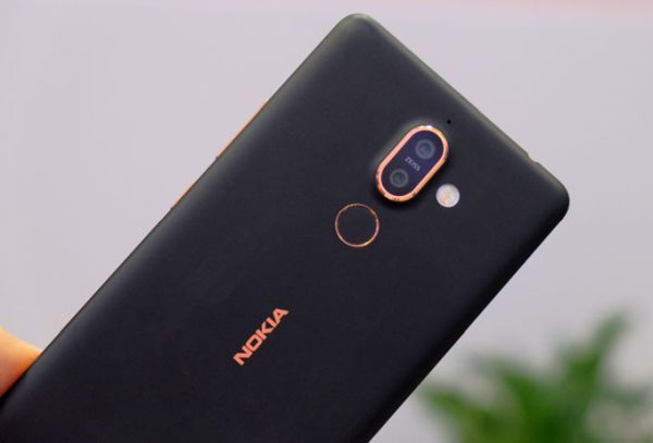 Nokia 7 Plus giá 9 triệu đồng tại Việt Nam