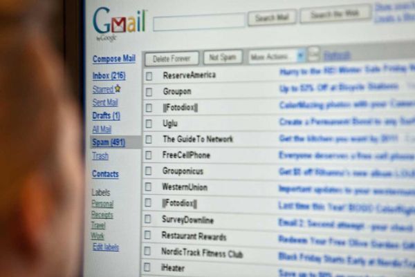 Người dùng Gmail nhận thư rác từ… chính họ