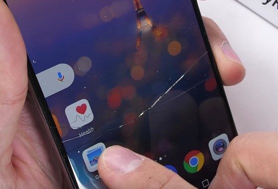 Huawei P20 Pro dễ bể màn hình, gây thất vọng cho người dùng