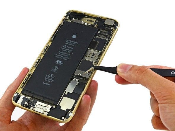 Apple sẽ hoàn tiền cho người thay pin iPhone giá 79 USD