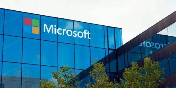 Cổ phiếu tăng mạnh, Microsoft vượt Google về giá trị vốn hóa