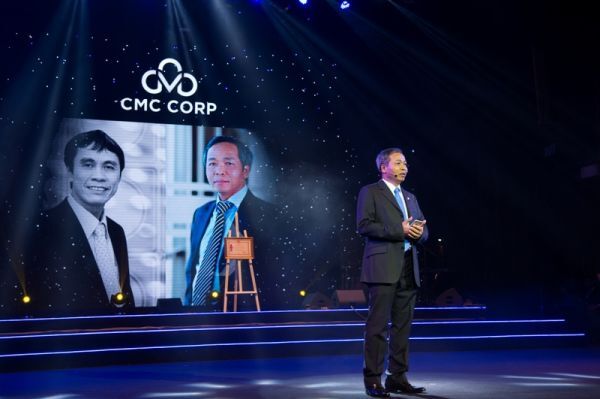 CMC lần thứ 2 được đón nhận Huân chương Lao động Hạng Ba