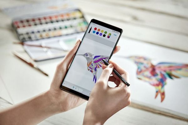 Galaxy Note nổi bật hơn nhờ bút S Pen