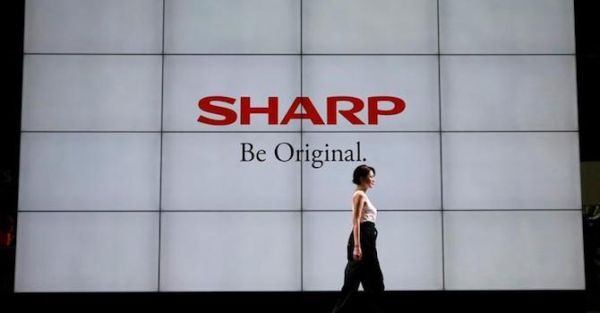 Sharp sẽ mua lại bộ phận sản xuất máy tính của Toshiba