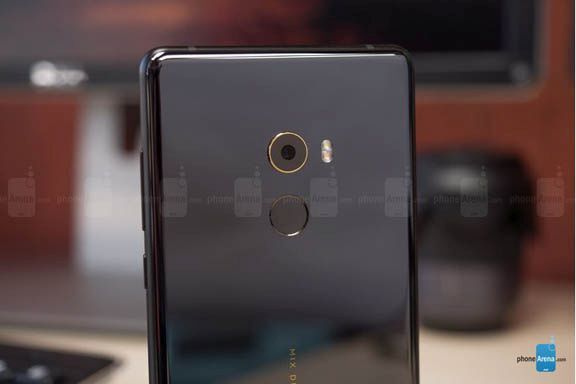 Mi Mix 3 có thể ra mắt thêm phiên bản Ferrari.