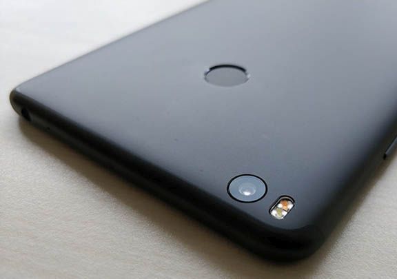 Mi Max 2 là chiếc phablet hiếm hoi còn tồn tại trên thị trường