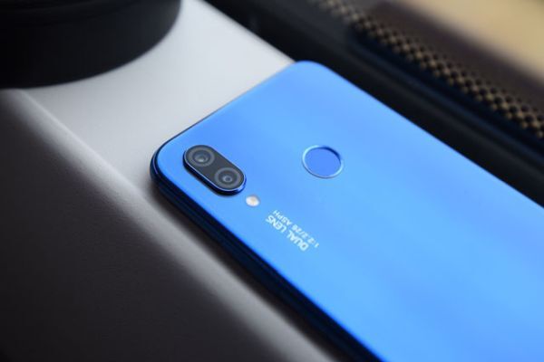 Huawei Nova 3e giảm giá 1 triệu đồng tại Việt Nam