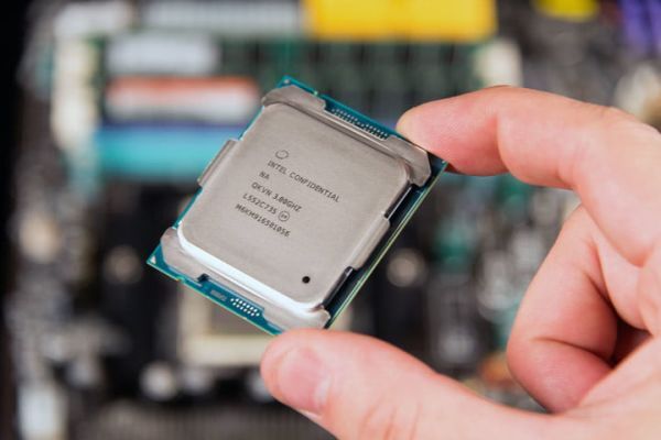 Cạnh tranh với AMD, Intel muốn đẩy nhanh tốc độ ra mắt chip mới