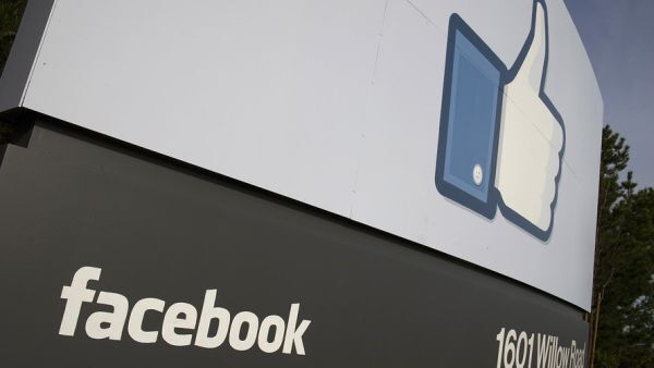 Facebook mất tới 100 tỷ USD do giá cổ phiếu sụt giảm