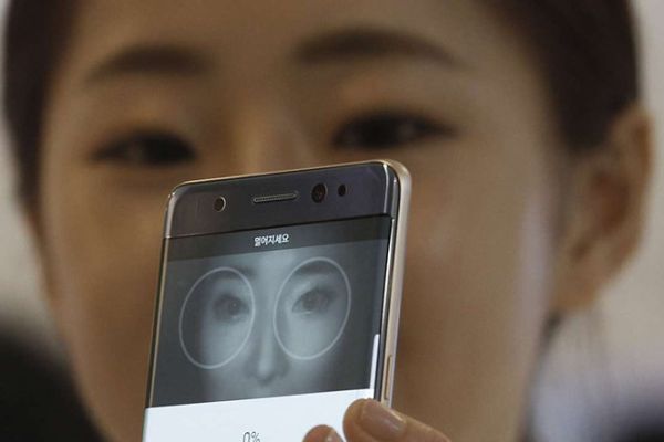Samsung phát triển máy ảnh sinh trắc học cạnh tranh Face ID