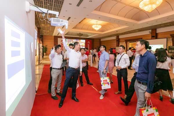 Canon, triển lãm hình ảnh, giải pháp hình ảnh, máy chiếu Canon,