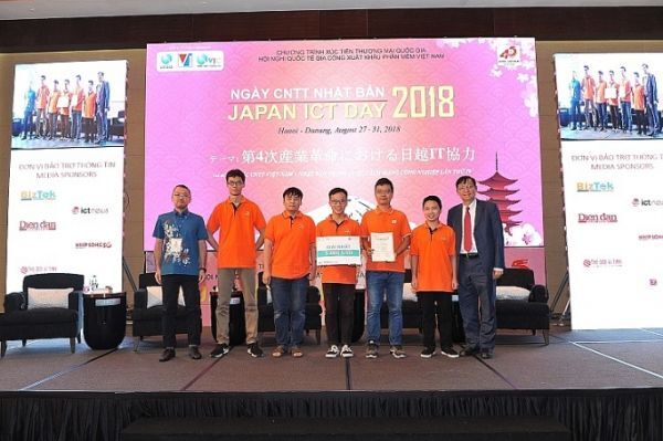 Trao giải cuộc thi Hackathon Việt Nam 2018 về thành phố thông minh