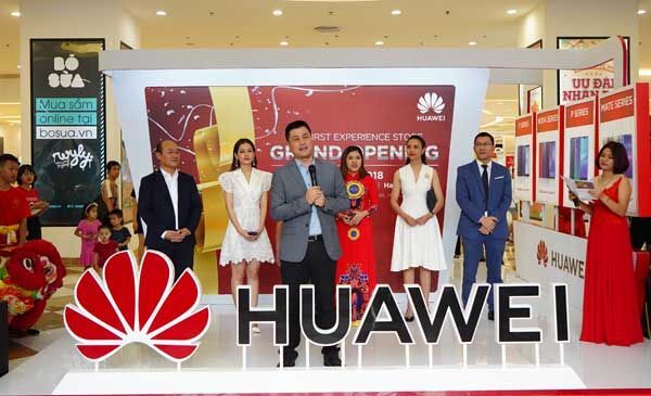 Huawei, chăm sóc khách hàng, Trung tâm Trải nghiệm khách hàng, cửa hàng trải nghiệm, Huawei Mate RS Porsche Design, Mate Series,