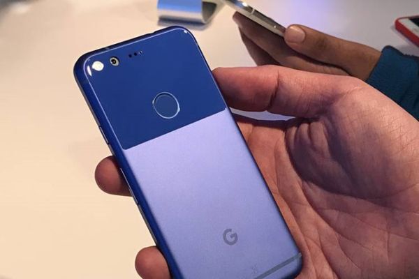 Google sửa chữa miễn phí điện thoại Pixel hư hỏng do thiên tai