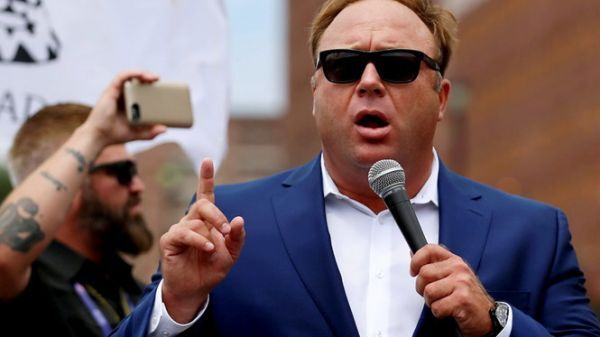 Twitter cấm cửa trùm thuyết âm mưu Alex Jones