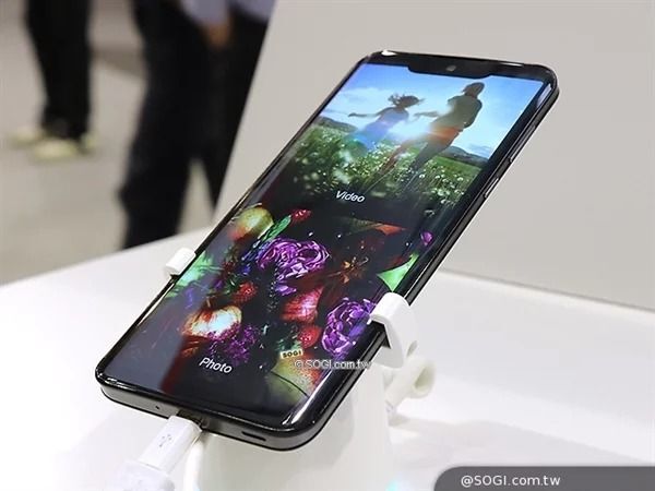 Sharp chính thức ra mắt smartphone OLED Aquos Zero