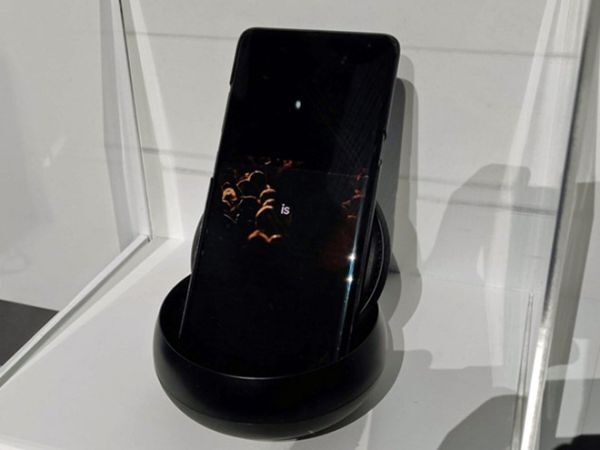 Nguyên mẫu điện thoại 5G được Samsung trình diễn tại CES 2019