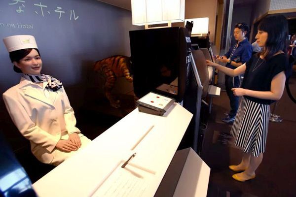 Hàng loạt Robot khách sạn ở Nhật bị sa thải vì phiền toái và vô dụng