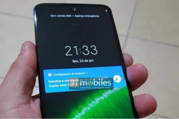 Motorola Moto G7 Plus có viền màn hình cực mỏng, giá 350 USD