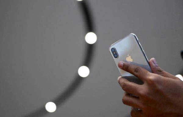 Hàng chục ứng dụng iPhone kết nối ngầm với phần mềm độc hại