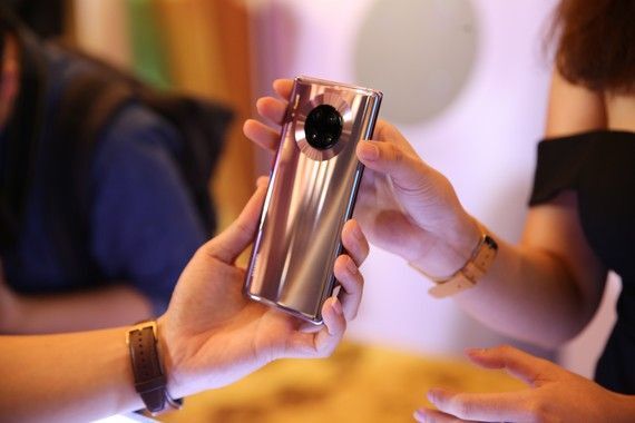 Huawei Mate 30 Pro lên kệ tại thị trường Việt Nam