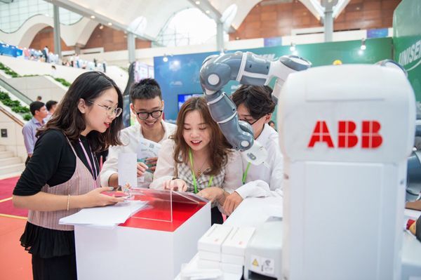 Industry 4.0 Summit, ABB, Industry 4.0 Summit 2019, Brian Hull, ABB Việt Nam,