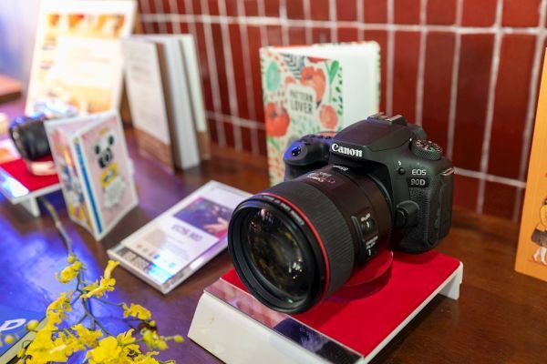 máy ảnh Canon, Canon EOS 90D, Canon EOS M6 Mark II,