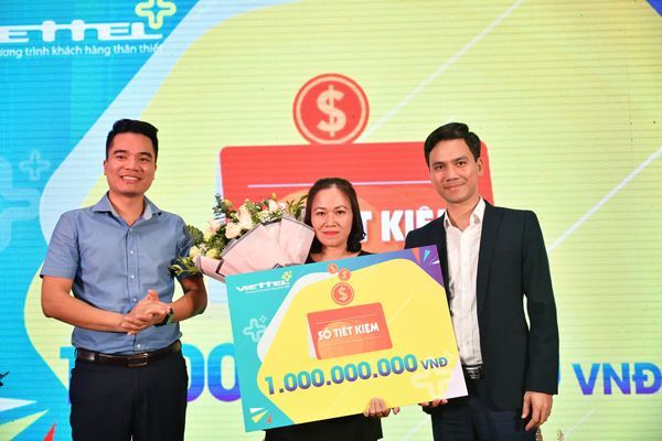 Khách hàng trúng thưởng 1 tỷ đồng nhờ tham gia chương trình Viettel++