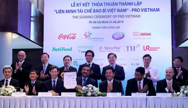 Tháng 6/2019, Tetra Pak đã hợp tác với tám công ty hàng đầu khác trong lĩnh vực hàng tiêu dùng và bao bì thành lập Liên minh Tái chế bao bì Việt Nam (PRO Việt Nam).