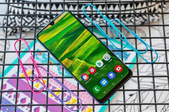 Galaxy A51 lộ diện, 4 camera, cổng âm thanh 3.5mm