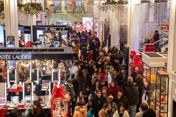 Người Mỹ chi 7,4 tỷ USD mua sắm trong ngày Black Friday