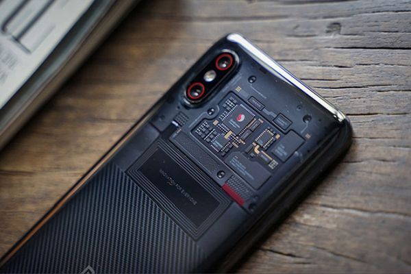 Xiaomi Mi 9 Transparent Edition có vỏ trong suốt cho phép nhìn xuyên thấu cơ thể