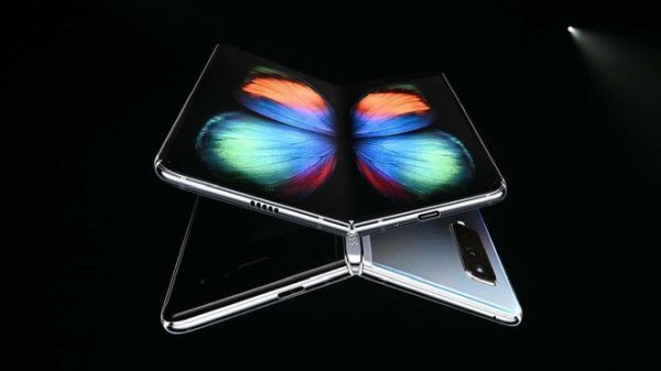 Galaxy Fold sẽ được mở bán từ ngày 26/4, giá từ 1.980 USD
