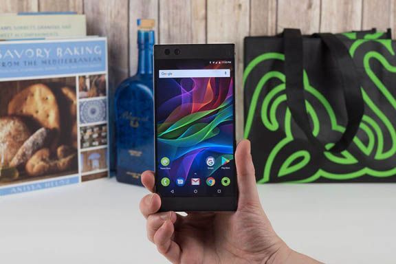 Razer sa thải nhân viên mảng di động và dừng phát triển Rarer Phone 3