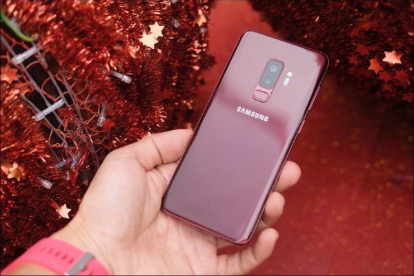 Hàng loạt smartphone cao cấp Samsung giảm giá mạnh