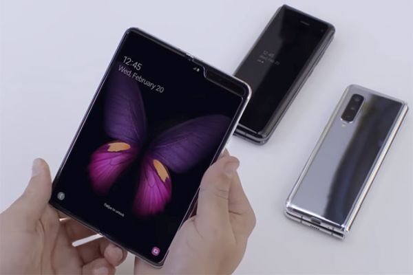 Samsung sẽ cung cấp màn hình gập lại cho Apple và Google