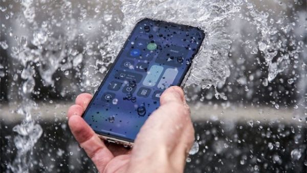 iPhone 2019 có thể sử dụng được khi ở dưới nước