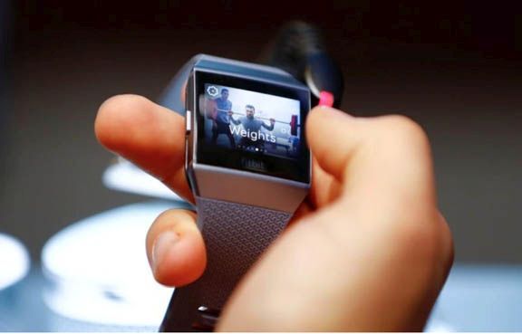 Fitbit ra mắt smartwacht giá rẻ cạnh tranh với Samsung, Apple