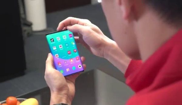 Mi Mix 4 là điện thoại màn hình gập đầu tiên của Xiaomi