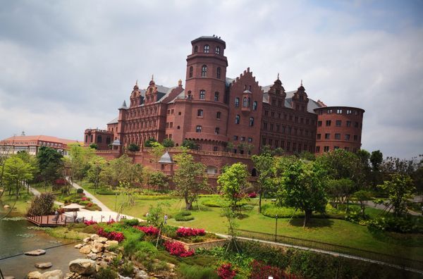 Giải mã “cảm hứng châu Âu” phía sau Huawei Ox Horn Campus