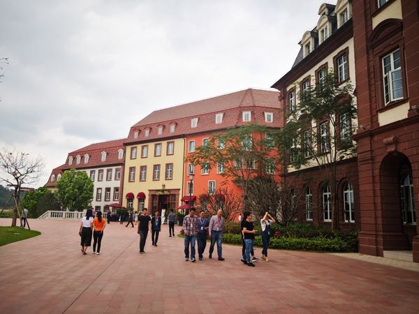 Huawei, Huawei Ox Horn Campus, Nhiệm Chính Phi, trụ sở Huawei,