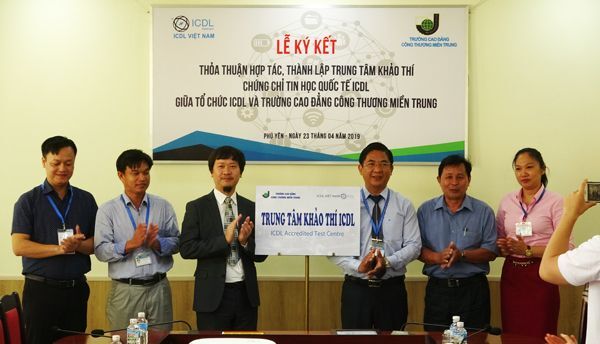 ICDL Việt Nam và Trường CĐ Công Thương Miền Trung ký kết hợp tác đào tạo