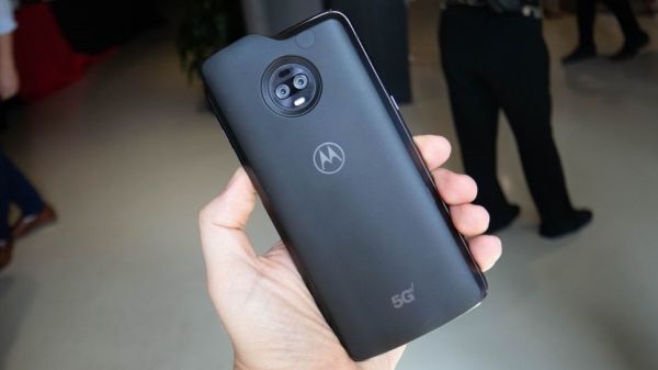 Moto Z3 là điện thoại 5G đầu tiên trên thế giới