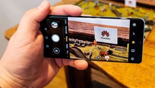 Panasonic dừng tất cả các giao dịch kinh doanh với Huawei