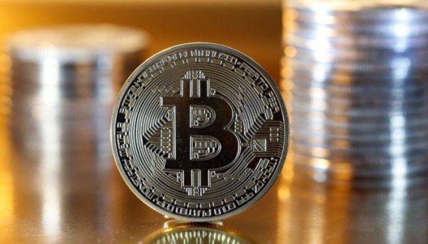 Giá tiền ảo Bitcoin tăng mạnh, tiệm cận mốc 9.000 USD