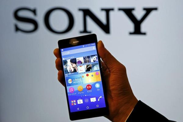 Xperia F - smartphone gập lại đầu tiên của Sony sắp lộ diện